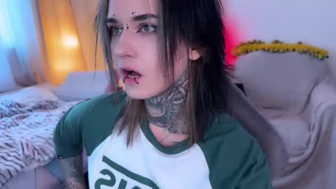   DianaBrite            fansl y online show from March 13, 11:55 am