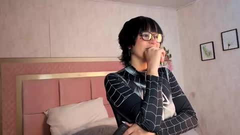 robin D online show from November 17, 12:17 pm