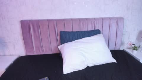 robin D online show from April 1, 8:06 pm