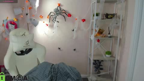 Snapshot of rockett_bunny chatting on October 21, 1:20 am Rockett online show from October 21, 1:20 am