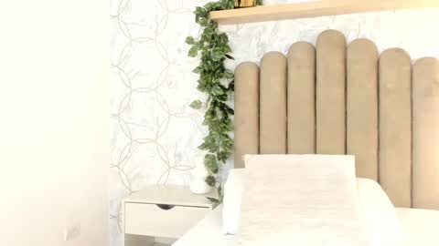   online show from March 1, 11:28 am