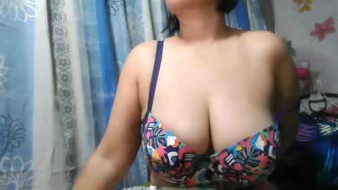 Snapshot of romanticruby chatting on February 28, 7:03 pm romanticruby online show from February 28, 7:03 pm