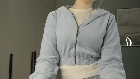 Mia online show from November 23, 7:00 am