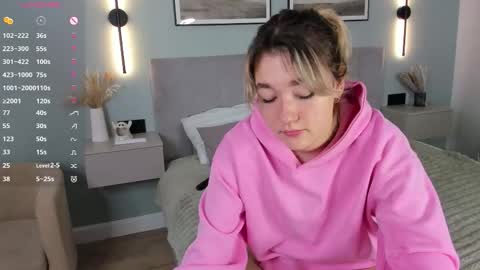 Mia online show from November 27, 7:33 am