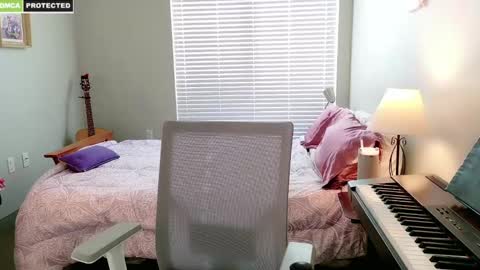   online show from February 5, 1:44 pm