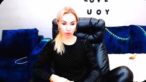 Snapshot of rose__shine chatting on October 22, 12:32 pm rose shine online show from October 22, 12:32 pm