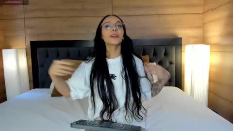 roseaurora online show from March 9, 12:30 pm