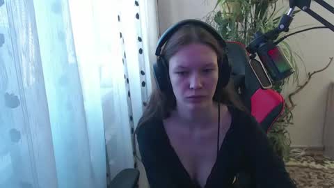 Lina online show from April 29, 1:47 pm