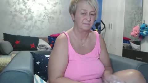 Lovepinklilly online show from March 25, 7:06 pm