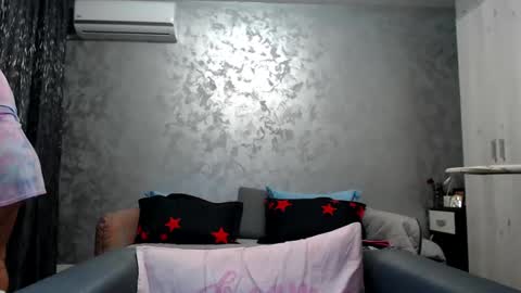 Lovepinklilly online show from March 12, 6:32 pm