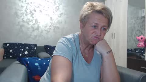 Lovepinklilly online show from March 1, 6:21 pm