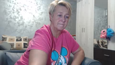 Lovepinklilly online show from October 11, 5:15 pm