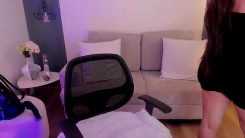 Rose Taylor online show from March 13, 1:45 pm