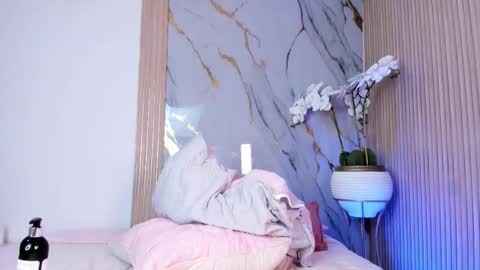   online show from February 8, 2:21 pm