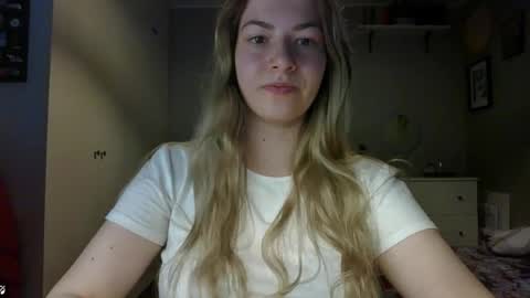 Snapshot of rosie_june chatting on October 24, 7:26 am Rosie online show from October 24, 7:26 am