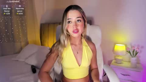 Snapshot of rossedaw_ chatting on October 25, 8:15 pm Rosse Daw Independent model  online show from October 25, 8:15 pm