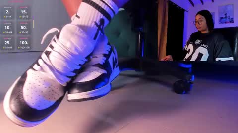 rosyejones online show from November 22, 4:15 am