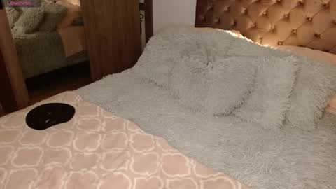 Rouss marie henao  online show from February 24, 3:21 am