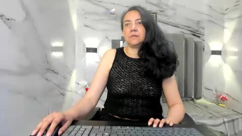 rouss_lee online show from December 18, 12:40 pm