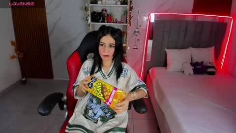 roussescoot online show from November 27, 5:43 am