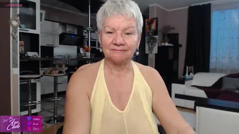 Roxana online show from April 2, 5:10 pm