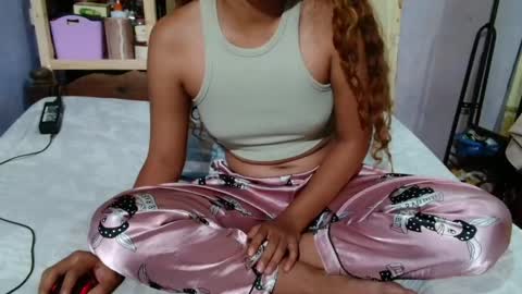 roxanne_98 online show from May 21, 3:26 am