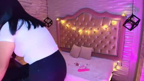 roxanne_han online show from September 13, 11:40 am