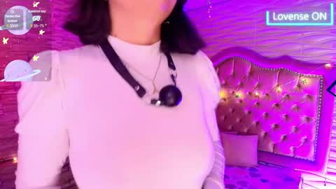 roxanne_han online show from December 19, 11:57 am