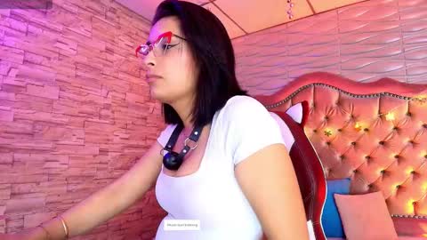 roxanne_han online show from January 10, 11:48 am