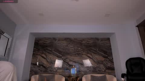 Roxanne Hill  online show from February 11, 11:44 am