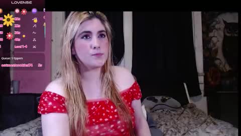 Snapshot of roxanneroulette chatting on October 23, 3:23 am Silver online show from October 23, 3:23 am