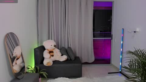  R O X I E  online show from January 23, 12:04 am