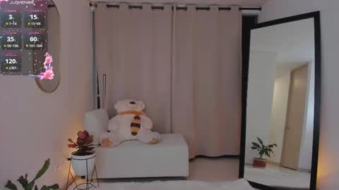  R O X I E  online show from September 13, 12:40 am