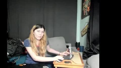 roxihazeleyes online show from March 4, 7:26 am