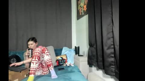 roxihazeleyes online show from December 17, 6:28 am