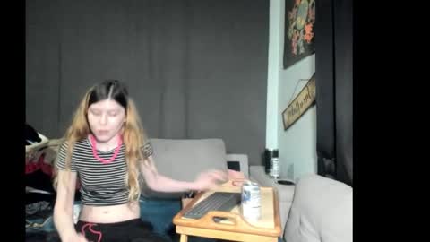 roxihazeleyes online show from March 2, 5:08 am