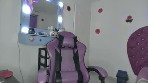 Roxy online show from April 12, 7:55 am