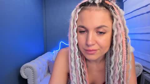 Snapshot of roxy_mars chatting on December 6, 1:18 am Roxy online show from December 6, 1:18 am