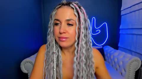Snapshot of roxy_mars chatting on October 23, 2:06 am Roxy online show from October 23, 2:06 am
