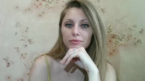 roxyfox18x01 online show from February 15, 8:57 am