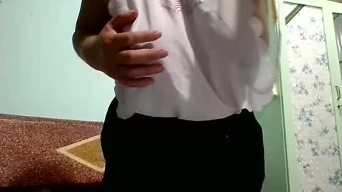 ruby_chann online show from April 8, 10:56 pm