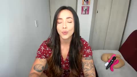 Snapshot of saarah_brownn chatting on February 5, 8:04 pm Sara online show from February 5, 8:04 pm