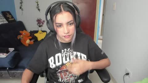 Angie  online show from January 10, 8:04 pm