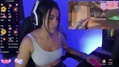 Angie  online show from November 20, 6:09 pm