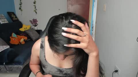 Angie  online show from February 8, 4:57 pm