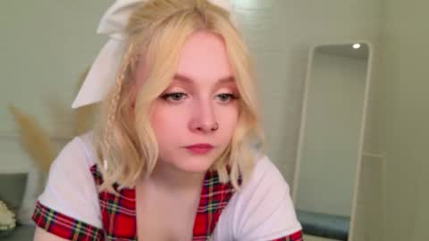 Sabrina online show from April 14, 1:33 pm