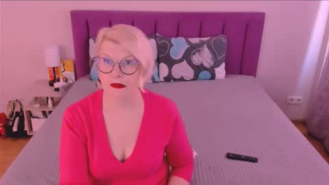 Sabrina MacMarren online show from October 8, 11:58 am