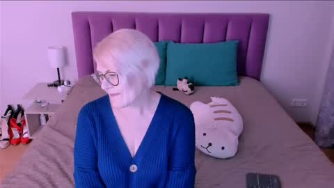 Sabrina MacMarren online show from September 20, 7:01 pm