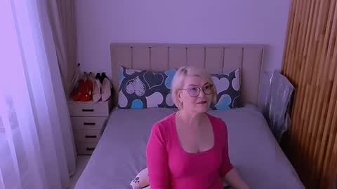 Sabrina MacMarren online show from May 15, 2:09 pm