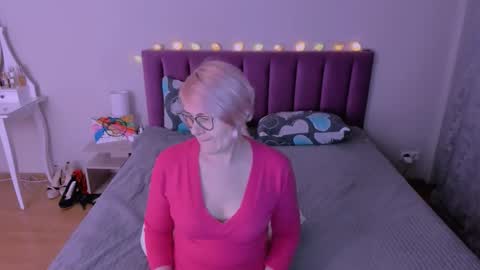 Sabrina MacMarren online show from February 12, 5:14 pm